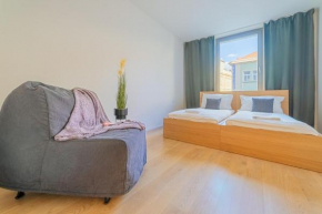 Premium Woodsy Apartment with Parking Garage by Rentez